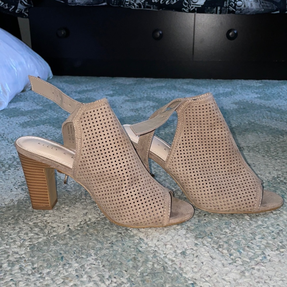 Kelly & Katie Wedges SIZE: 6